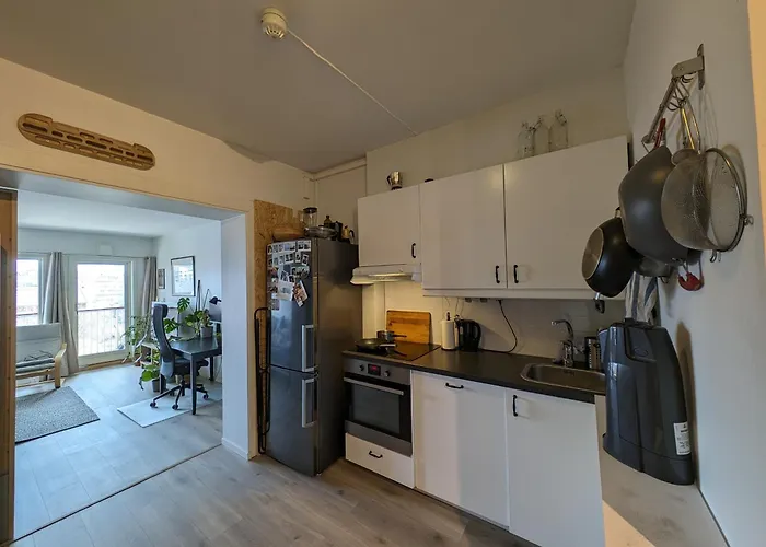 Spacious And Cozy Study Apartment With Balcony